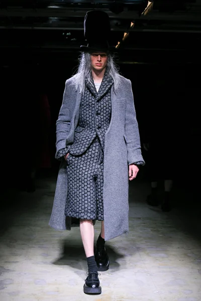 Look 32